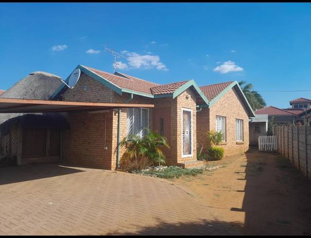 3 BEDROOM HOUSE FOR SALE IN BENDOR EXT 7
